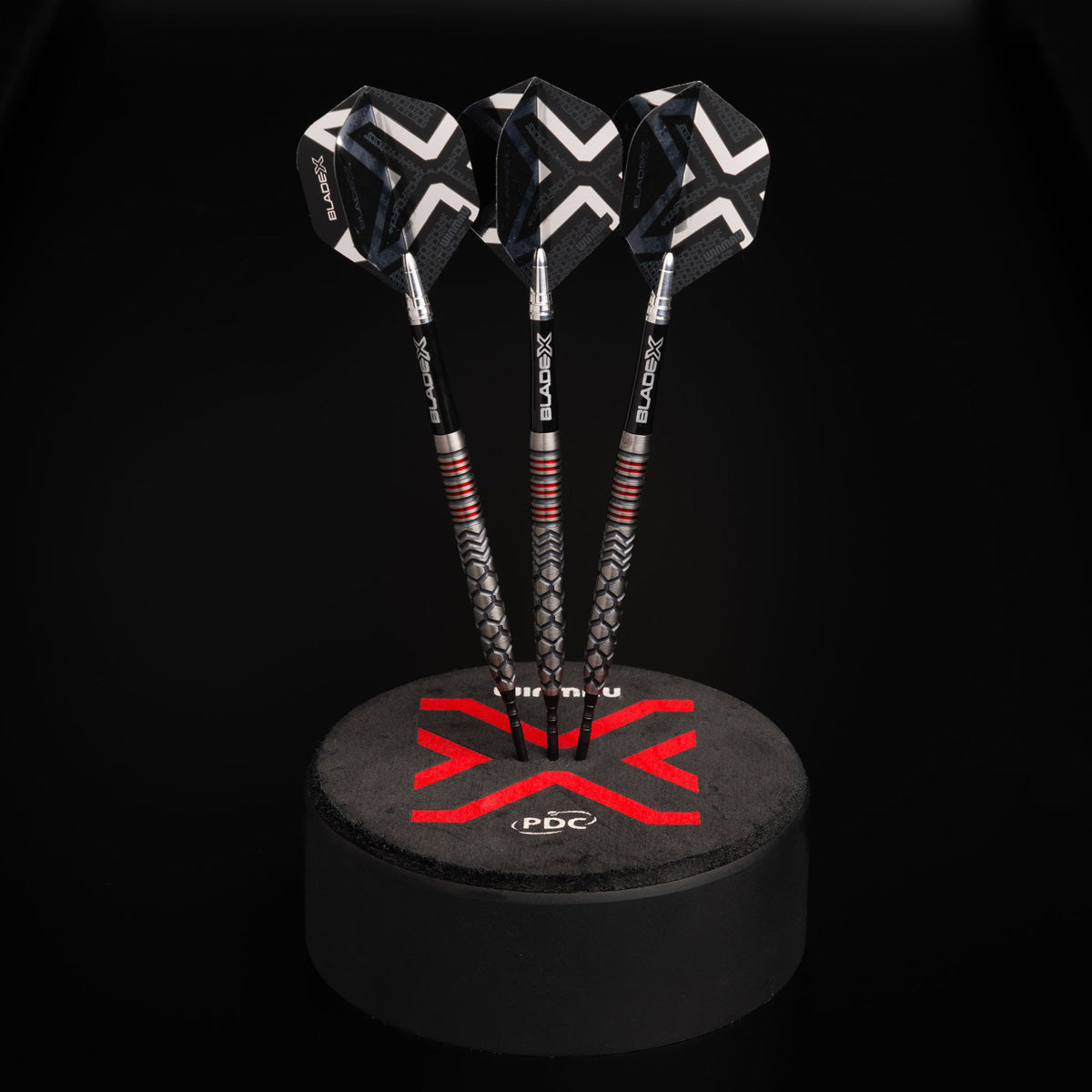 Winmau Blade X Prism Delta Metallic Black & Silver Dart Flights