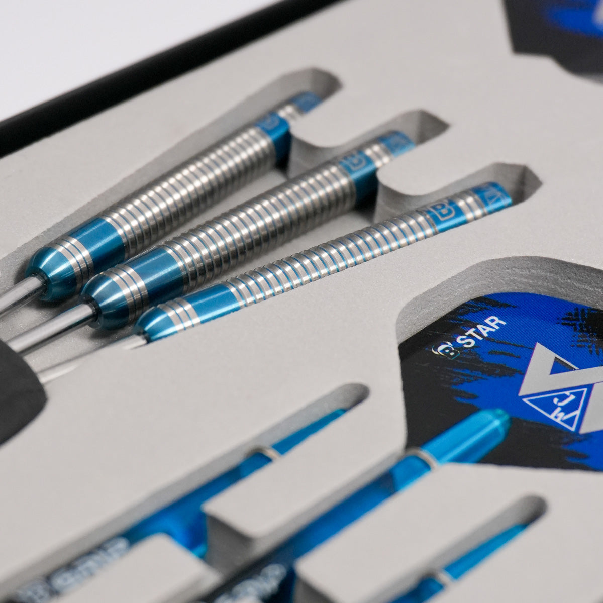 Jermaine Wattimena G3 Steel Tip Darts contents image displaying everything included inside the package
